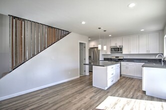 Building Photo - 3150-3150 Florine Dr