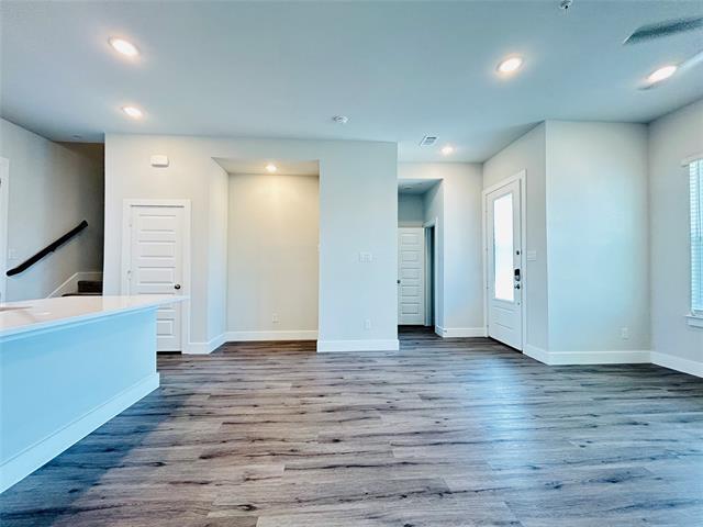 Building Photo - 760 W Bedford Euless Rd