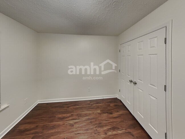 Building Photo - 2219 Brick Way