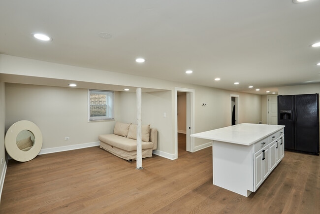 Building Photo - 5018 W Pensacola Ave