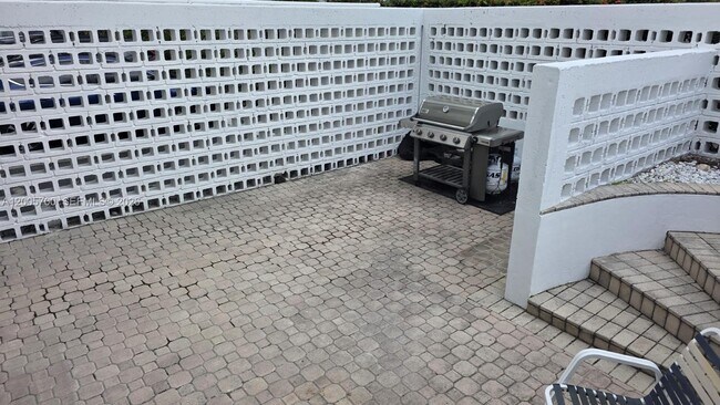 Building Photo - 250 Galen Dr