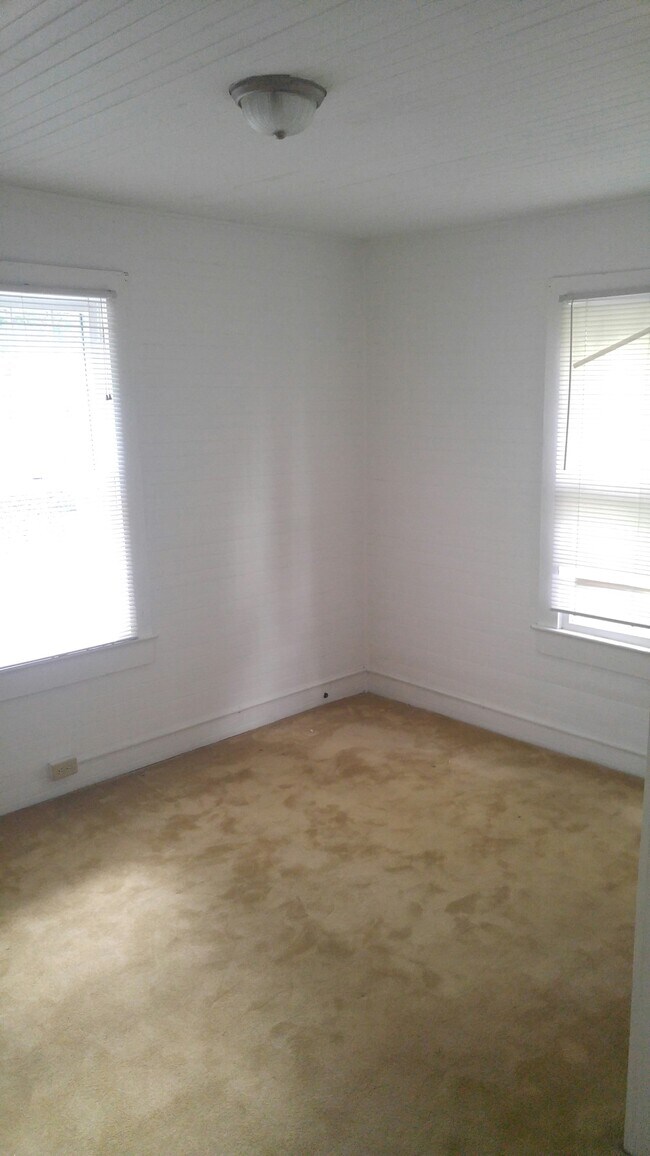 Building Photo - 2021 Webster Rd