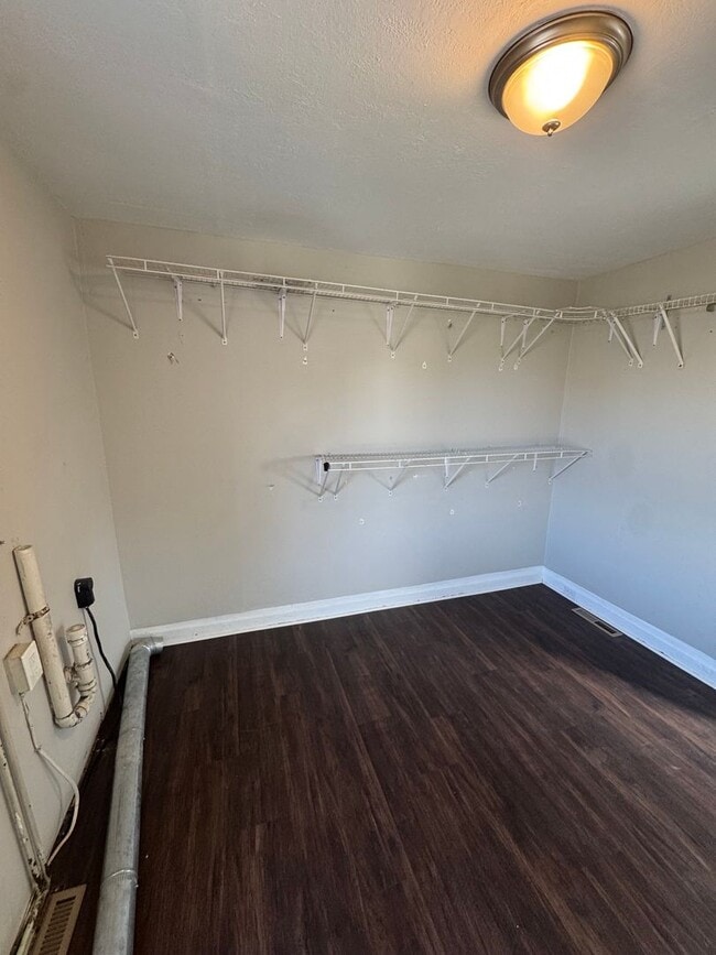 Building Photo - 3 Bedroom 1.5 Bath in Natrona Heights!