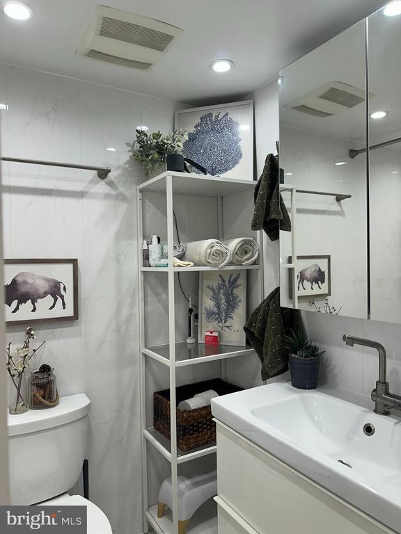 Building Photo - 1530 Key Blvd