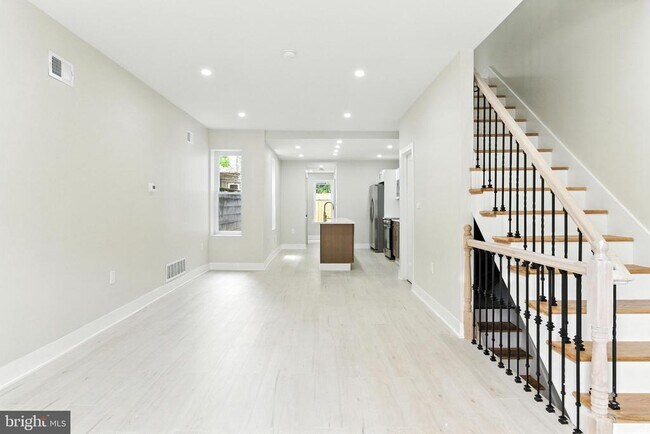 Building Photo - 1626 S 24th St