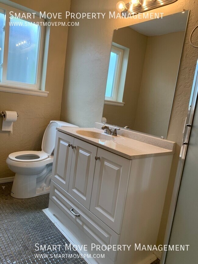 Building Photo - Upgraded split level 4 bed home in West Bench