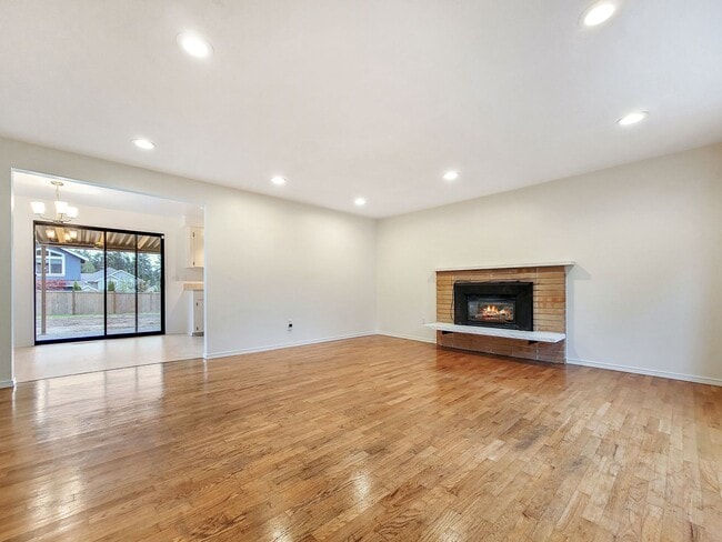 Building Photo - Charming Rambler with Ample Parking and Great Location