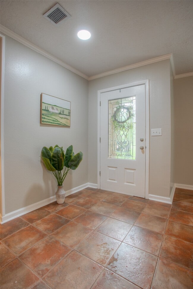 Building Photo - 6016 Teas Nursery Rd