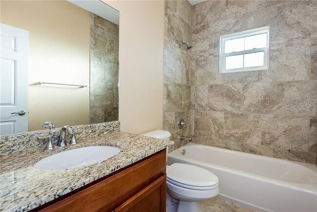 Building Photo - "Charming 2-Bed, 2-Bath with Granite Finishes in Burnt Store Isles!"