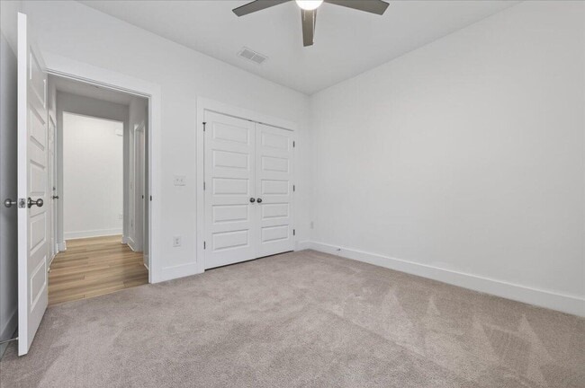 Building Photo - 210 Lyla Ln