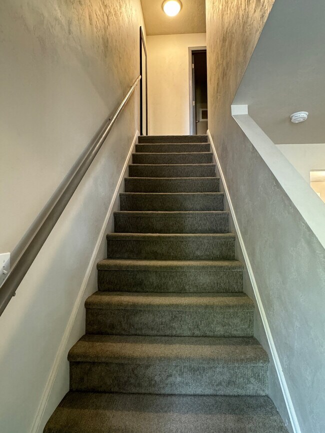 Building Photo - 1800 E Northland Ave