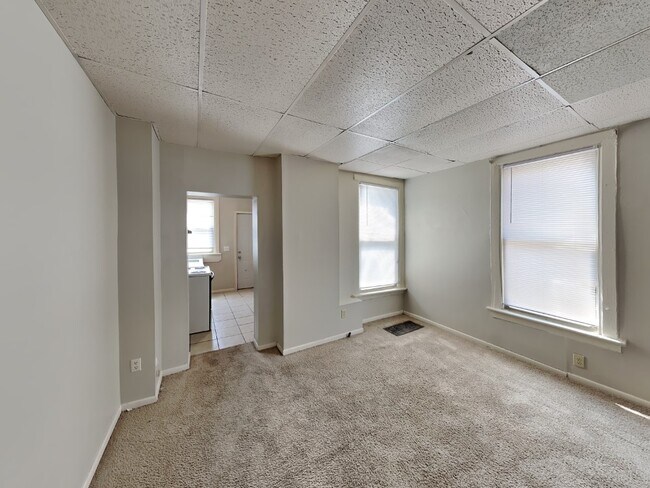 Building Photo - 127-141 E 11th Ave-141