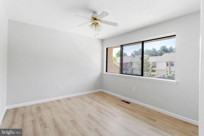 Building Photo - 36 Viburnum Ln