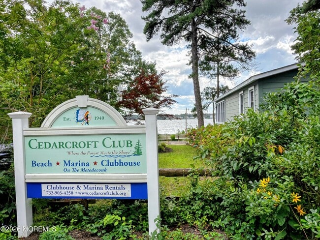 Building Photo - 327 Deerfoot Ln