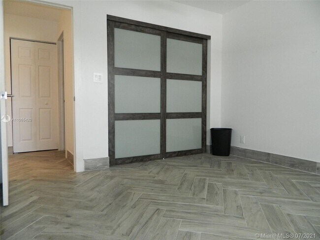 Building Photo - 6734 N Pine Island Rd