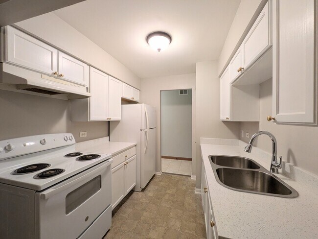 Building Photo - 700 Perrie Dr