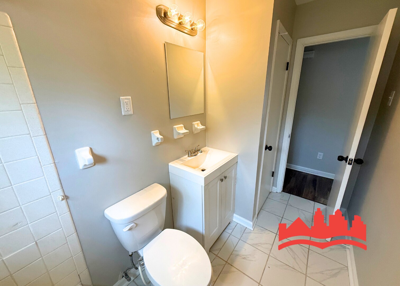 Building Photo - Fully Renovated 3BR/1BA Home