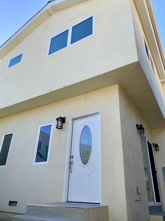 Building Photo - 2219 Glendon Ave