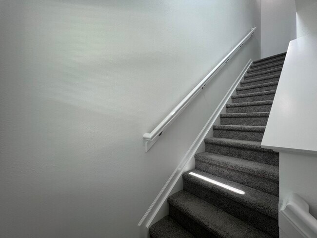 Building Photo - 4910 Longwood Lake Sq