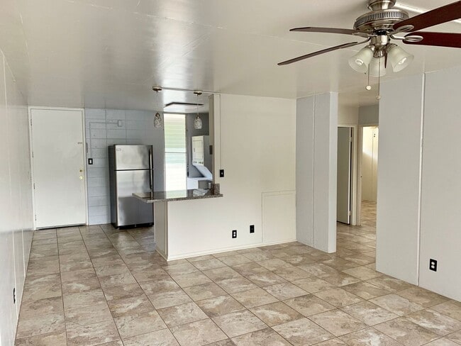 Building Photo - 2 Bedroom/1 Bath/1 parking Cathedral Point...