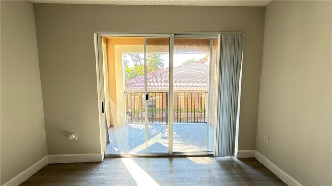 Building Photo - 8000 Nob Hl Rd