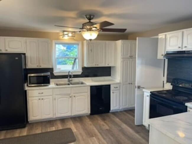 Building Photo - Lake Oakland Lakefront Home - 3 Bedroom 2 ...