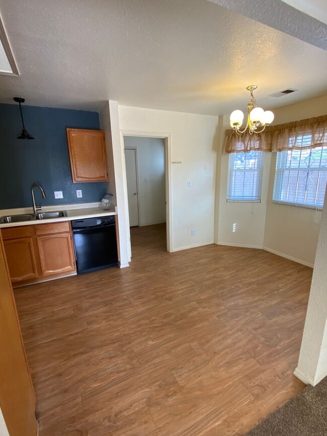 Building Photo - Rio Rancho 4/bd 2/ba 3/CG Views