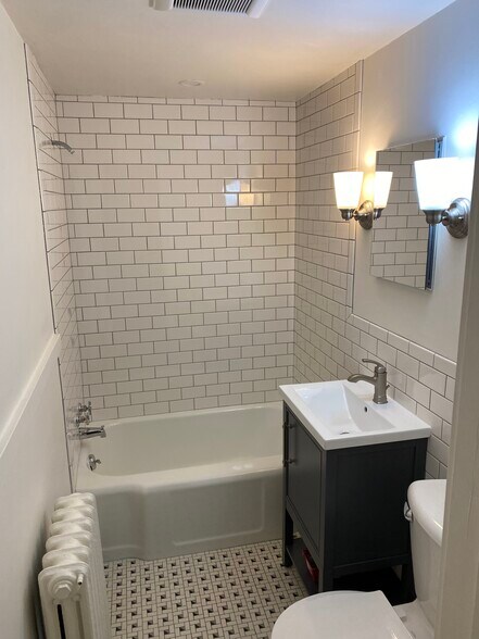 Building Photo - 2416 E Washington Ave