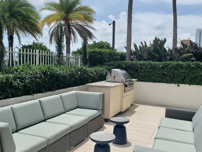 Building Photo - 3000 Coral Way