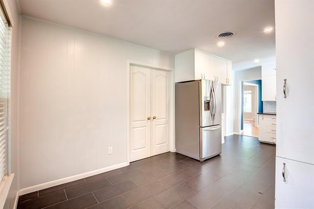 Building Photo - 6562 Locke Ave