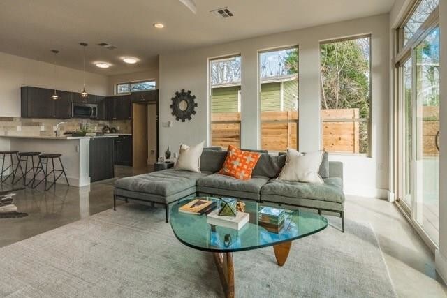 Building Photo - 2803 Crest Ave