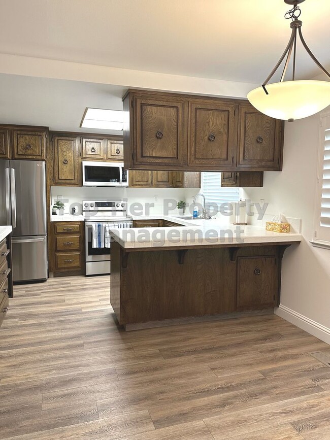 Building Photo - Beautiful 3 bed / 2 bath / 1,648 sqft hous...