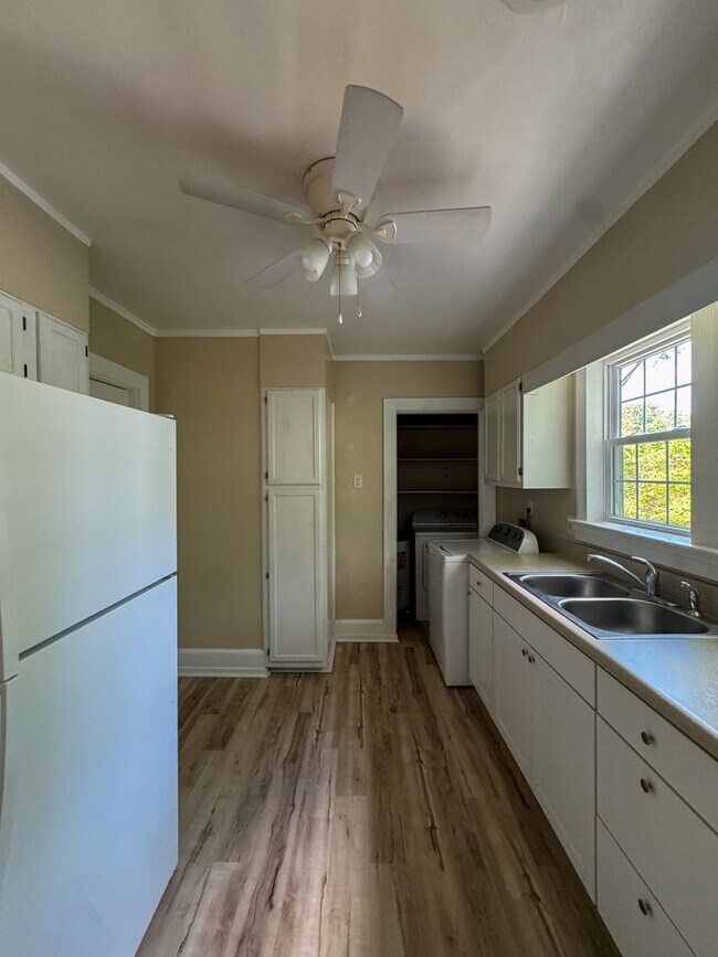 Building Photo - Charming 2 Bed 1 Bath Duplex in Haymount