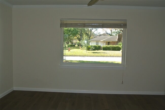 Building Photo - 7911 Greenbush St