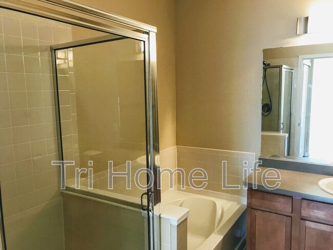 Building Photo - 10184 Park Meadows Dr