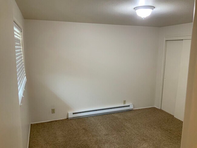 Building Photo - 2 Bedroom Duplex Near Autzen Stadium