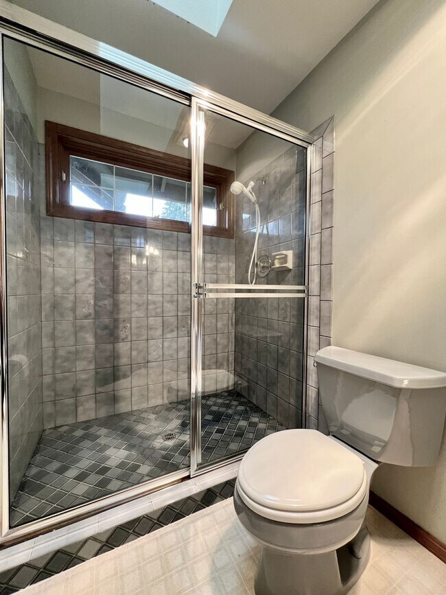 Building Photo - Golf Course Home in Mill Creek!