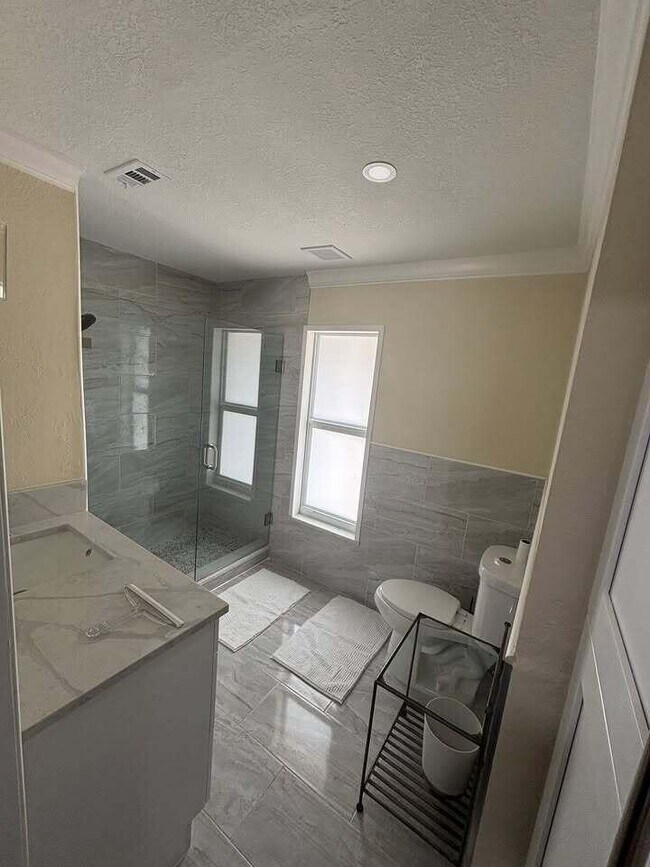 Building Photo - 1257 SE Airoso Blvd