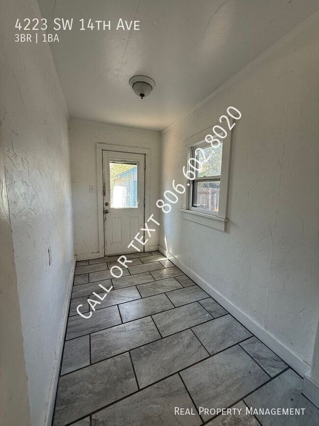 Building Photo - 4223 SW 14th Ave