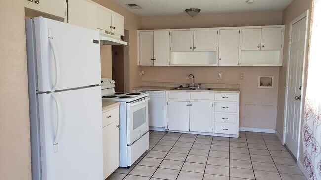 Building Photo - 1604 S Holland Dr