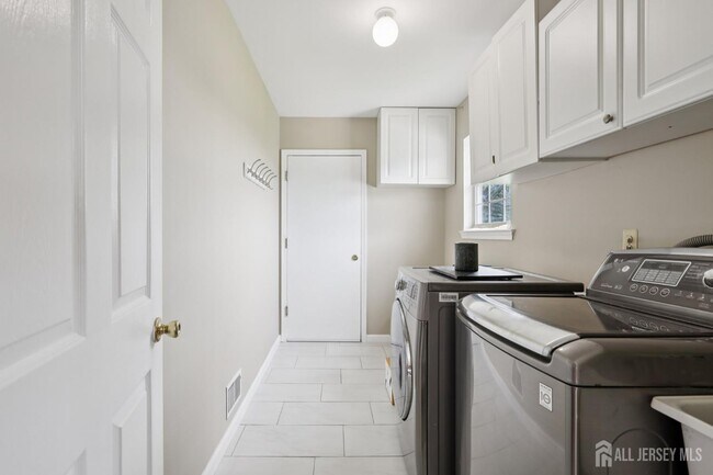 Building Photo - 5 Abate Ct