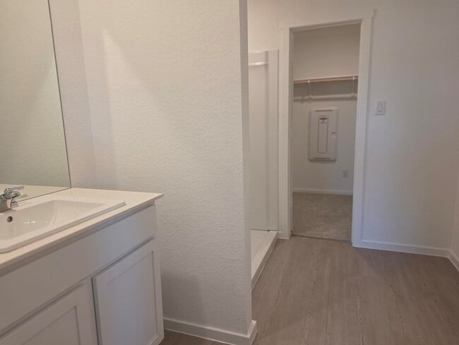 Building Photo - 3214 Glacier Blf