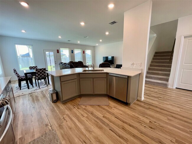 Building Photo - 31603 Rosebud Vly Ln