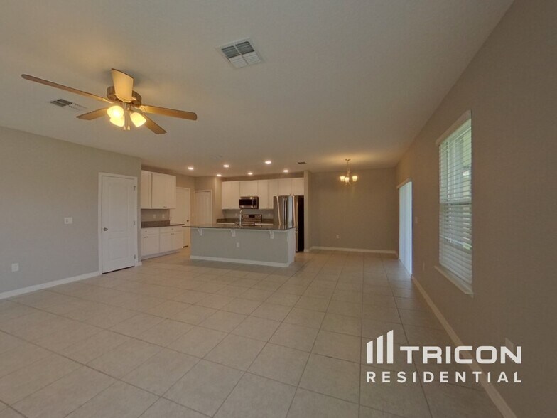 Building Photo - 4321 Desert Rose Ave
