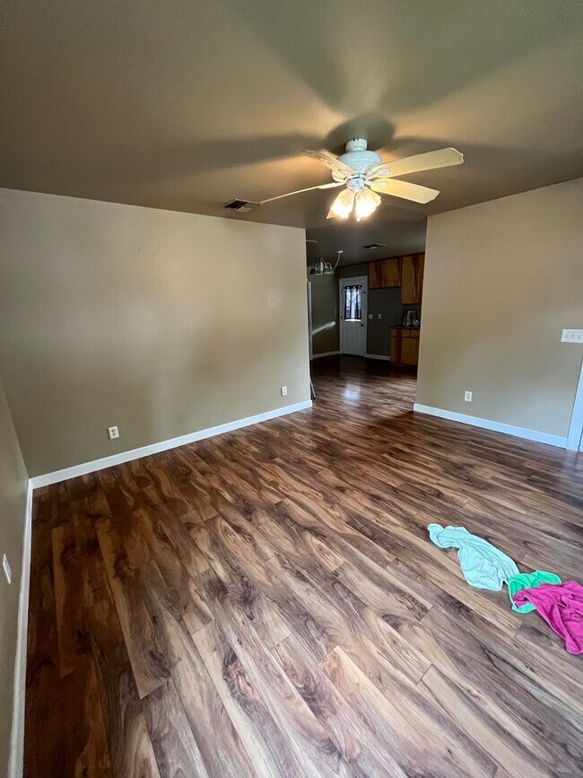 Building Photo - ***PROCESSING APPLICANT***Great 3 bdrm, 1....