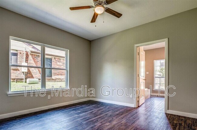 Building Photo - 1110 Woburn Dr