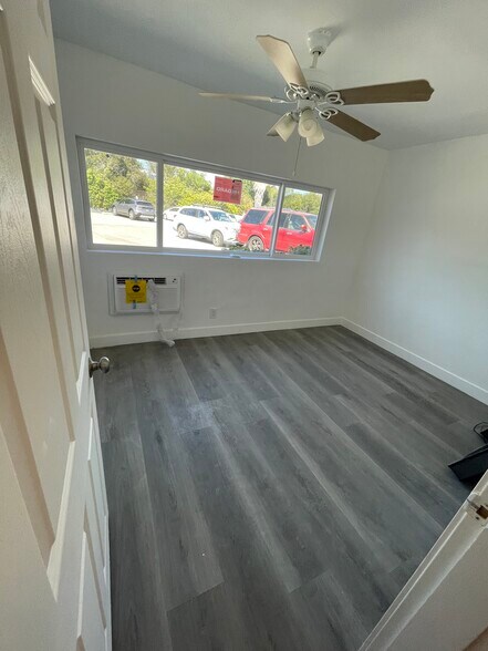 Newly painted second bedroom - 3030 Valle Vista Dr