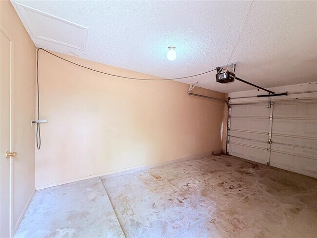 Building Photo - 6503 Columbia Oaks Ct