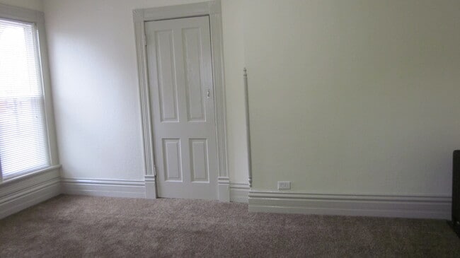 Building Photo - 209 W Dewald St