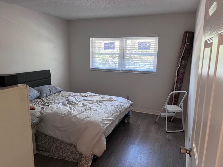 Building Photo - 213 Buttonwood Cir